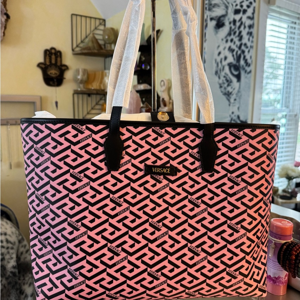 SOLD!!!Versace Greca Coated Canvas
Leather Pink/Black Tote Bag